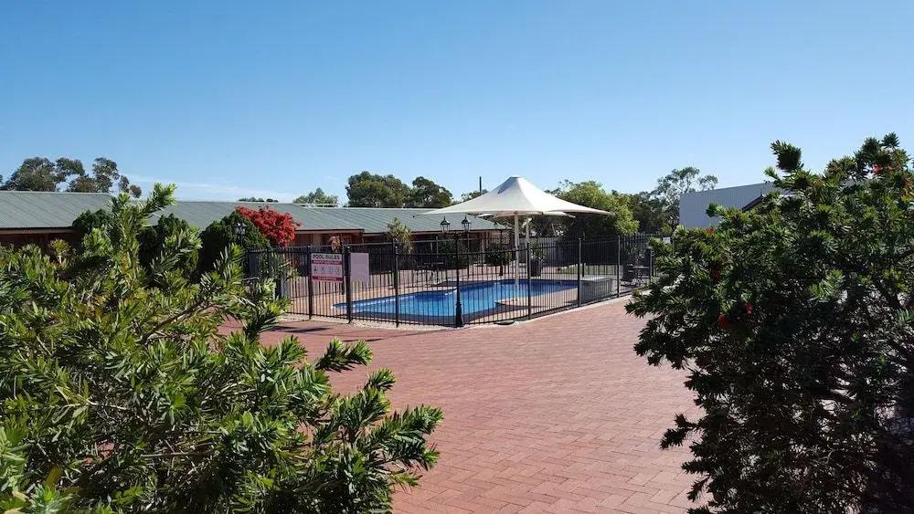 фото Gateway Motor Inn