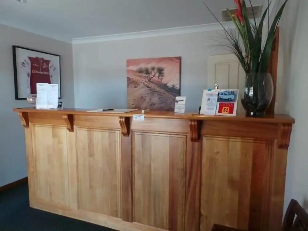 фото Gateway Motor Inn
