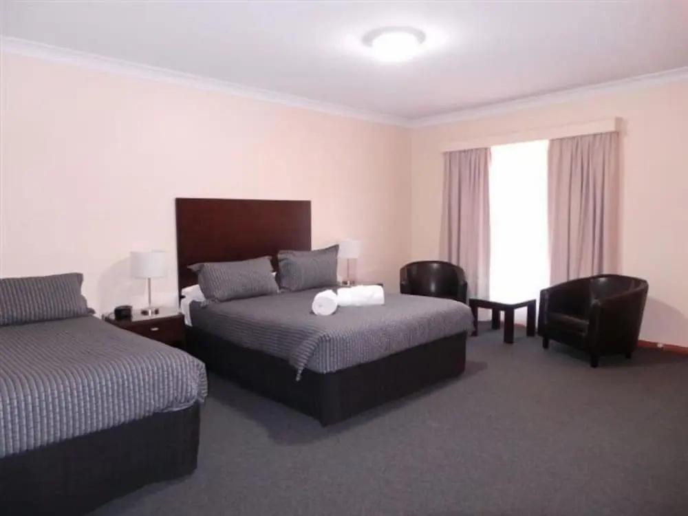 фото Gateway Motor Inn