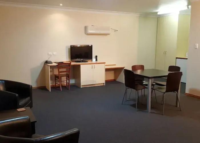 Gateway Motor Inn