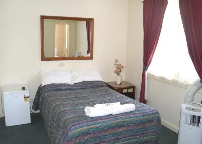 The George Hotel
