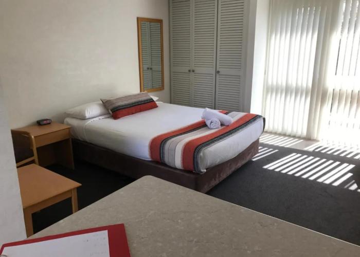 Bathurst Studio Apartments