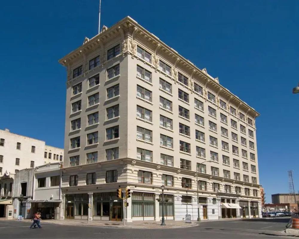 Hotel Gibbs Downtown Riverwalk