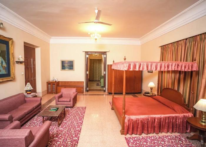 Nilambag palace