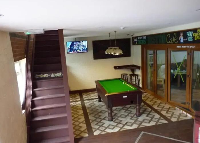 Shanahans B&B with Sports Bar