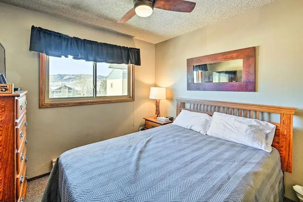 Mtn-view Condo ~ 3 Mi to Dtwn Steamboat Springs!