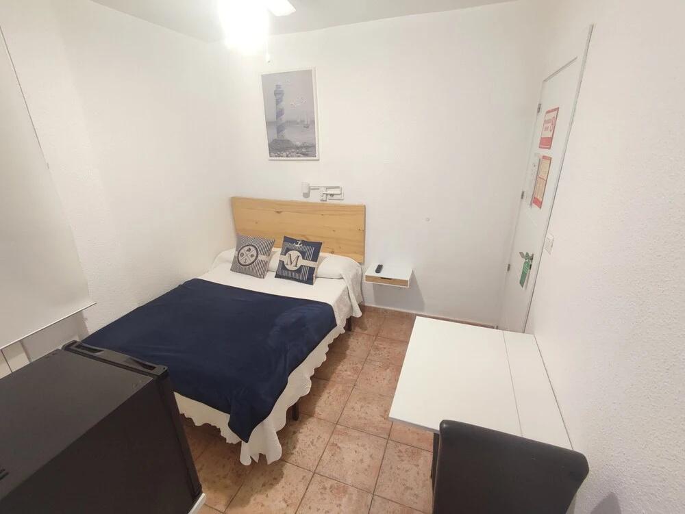 фото Hostal Lucy