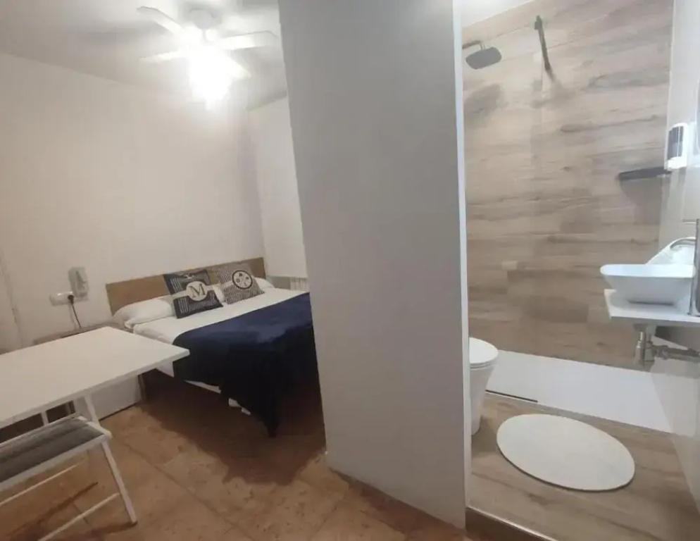 фото Hostal Lucy