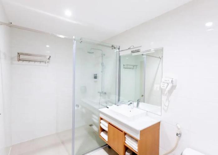 Prague Saigon Airport Hotel