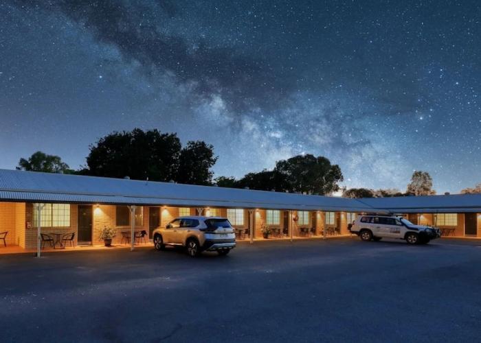 Riverland Motor Inn & River's Restaurant