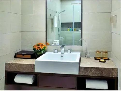 Home Inn Plus Shenyang Railway Station East Square