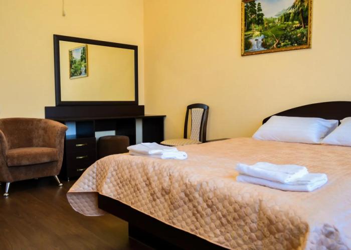 Yalos Hotel