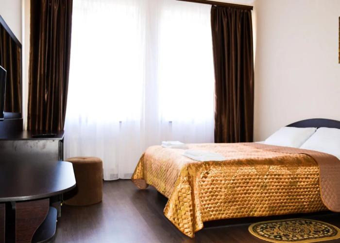 Yalos Hotel
