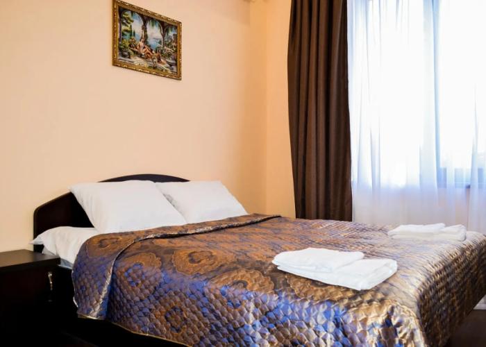 Yalos Hotel