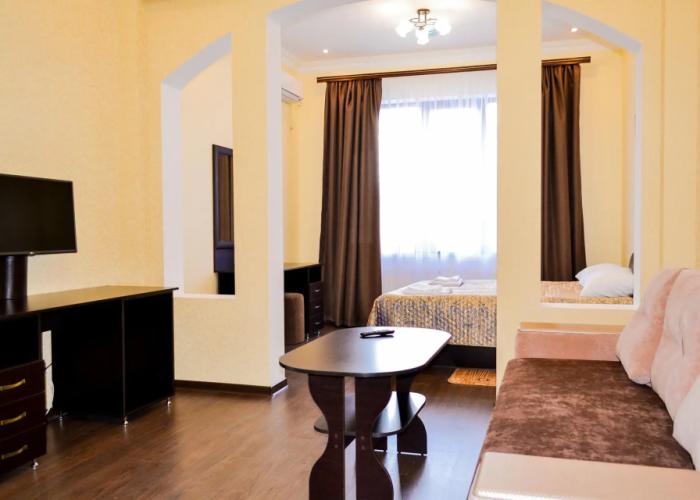 Yalos Hotel
