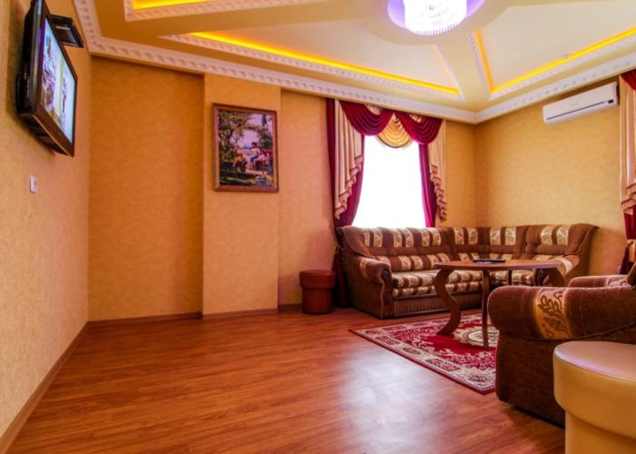 Lyuks Hotel