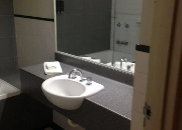Francis Phillip Motor Inn