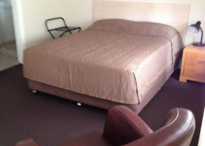 Francis Phillip Motor Inn