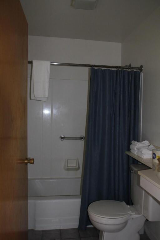 Sara Placid Inn & Suites