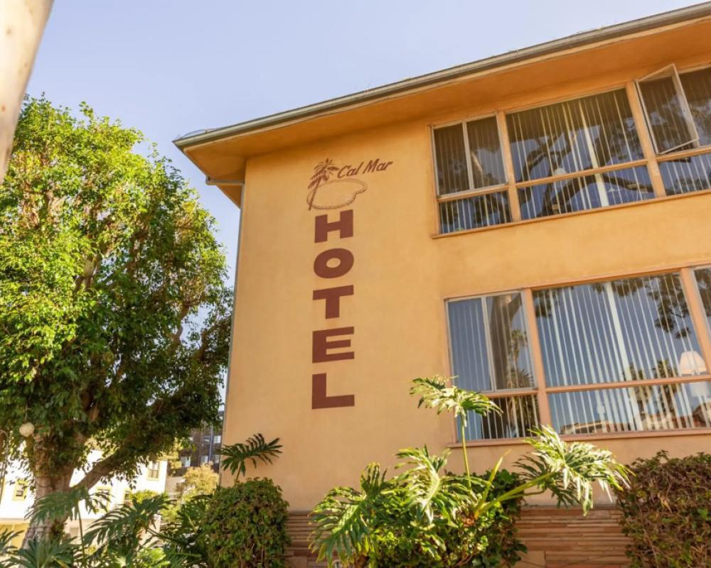 Cal Mar Hotel Suites