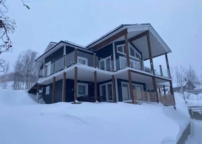 Large 8-9-bed Central Ski Innout House in Hemavan