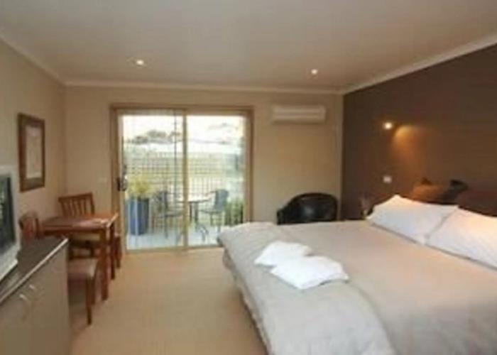 Motel Strahan