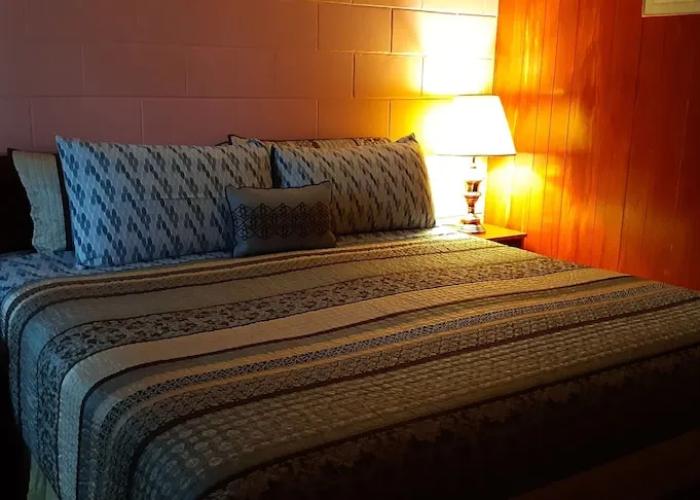 Pine Grove Motel