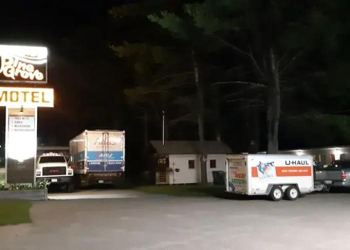 Pine Grove Motel