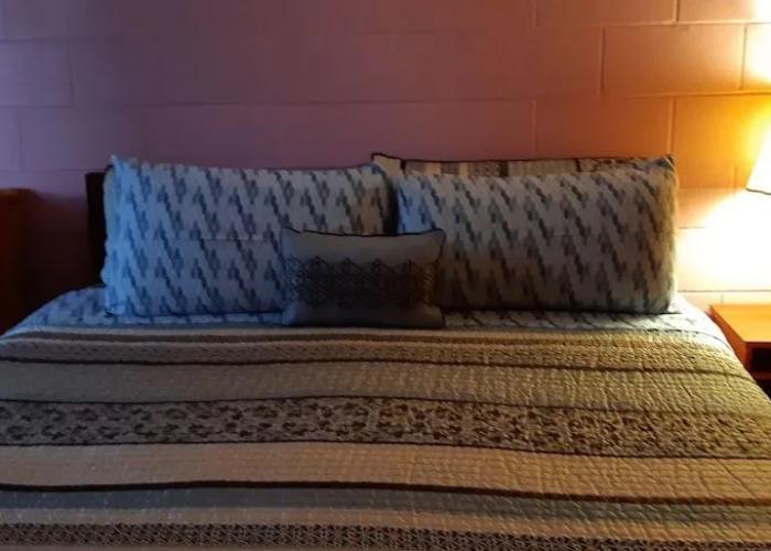 Pine Grove Motel