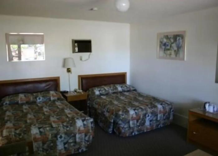 Skyline Motel