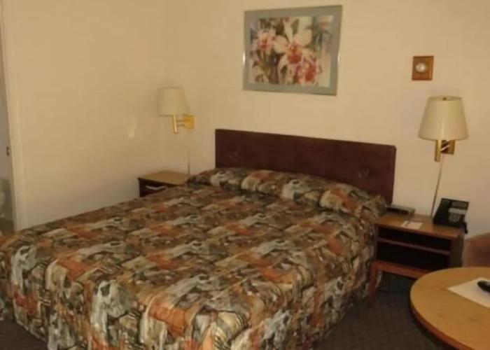 Skyline Motel