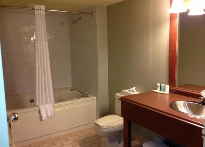 Quality Inn & Suites Bay Front