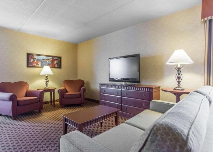 Quality Inn & Suites Bay Front