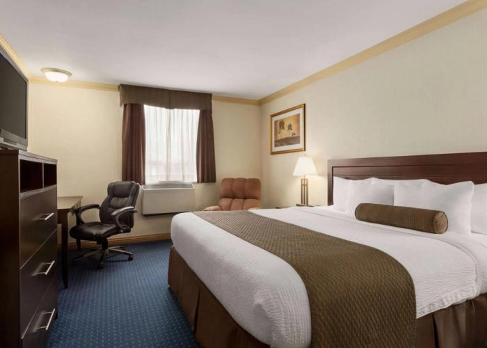 Days Inn & Suites by Wyndham Sault Ste. Marie ON