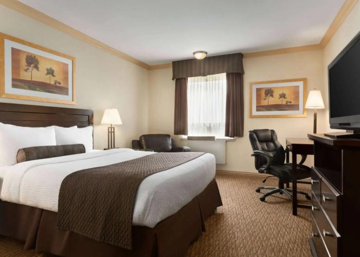 Days Inn & Suites by Wyndham Sault Ste. Marie ON