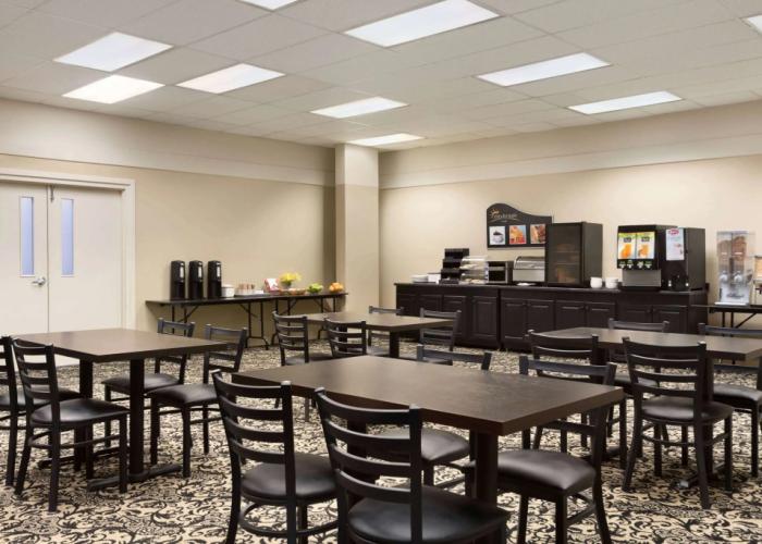 Days Inn & Suites by Wyndham Sault Ste. Marie ON