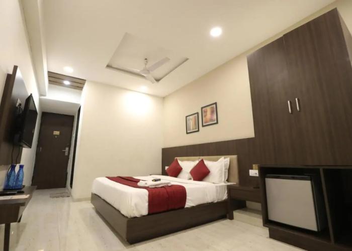 Hotel Privya Rooms and banquet Surat