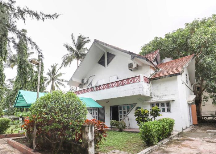 OYO 60626 Dumas Homestays