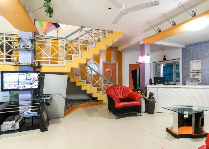 OYO 60626 Dumas Homestays