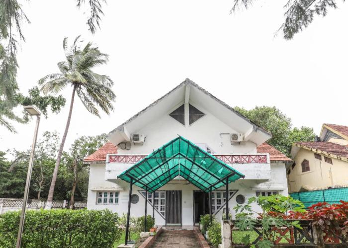 OYO 60626 Dumas Homestays