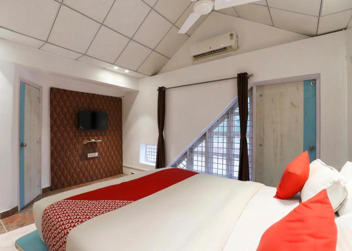 OYO 60626 Dumas Homestays