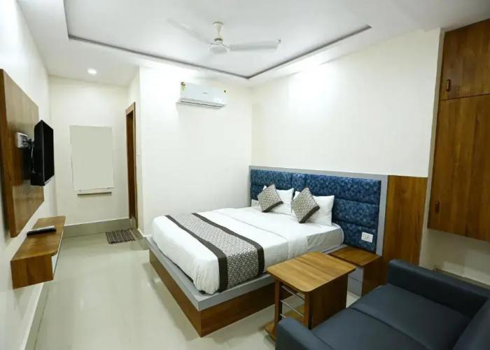 OYO 90380 Hotel Golden City