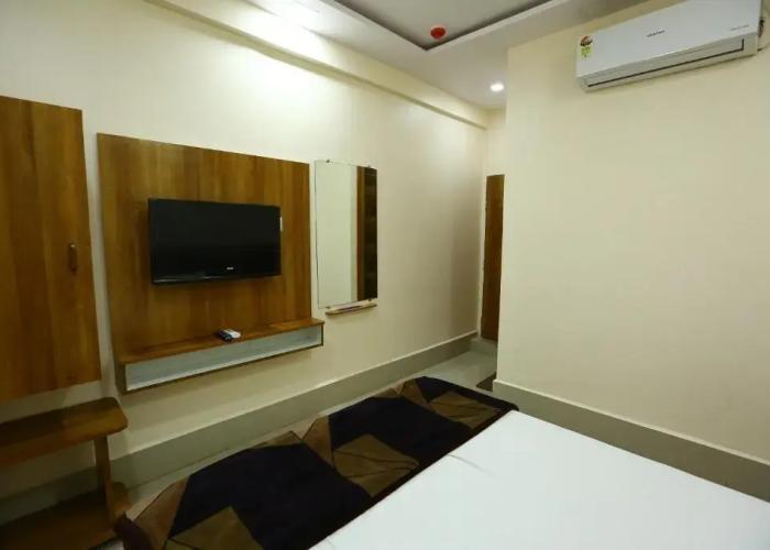 OYO 90380 Hotel Golden City