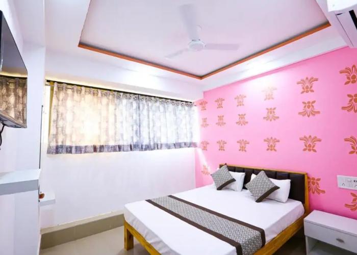 OYO 90380 Hotel Golden City