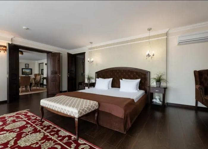 Business Continent Hotel