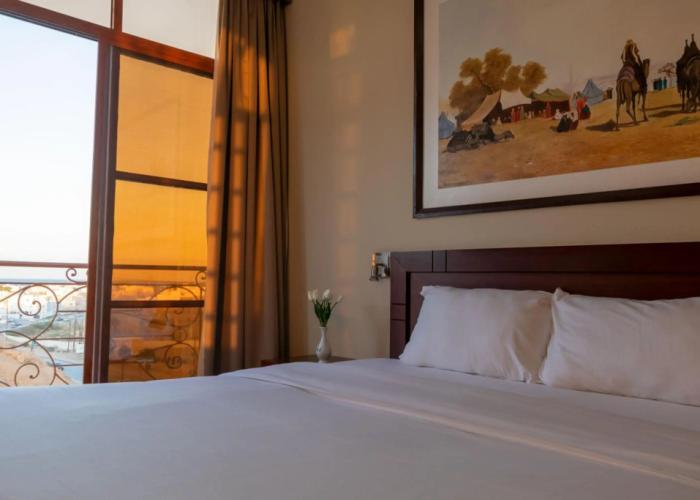 Al Ayjah Plaza Hotel