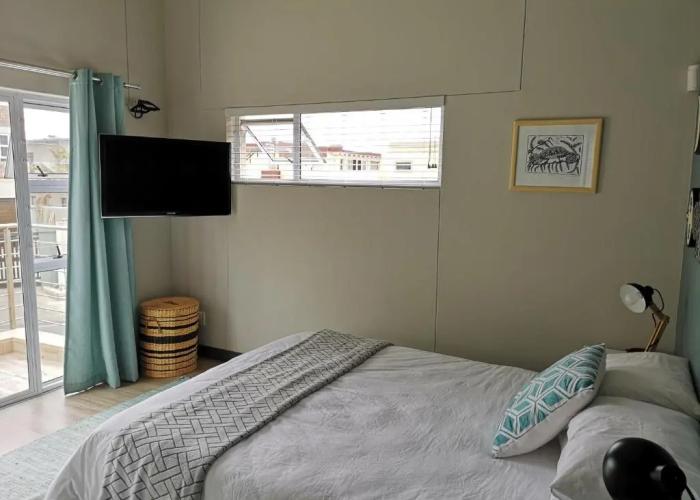 The Waterfront Cottage F12