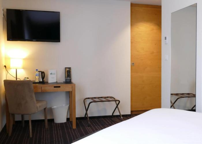 Brit Hotel Lodge