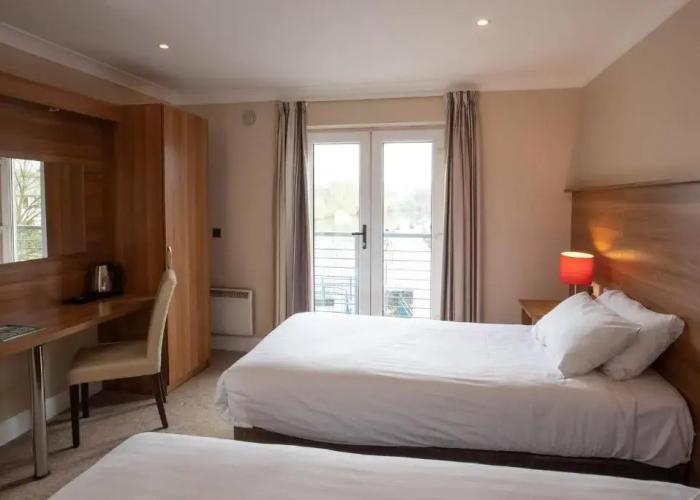Riverside Hotel