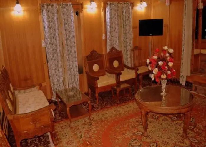 Goonapalace Group of Houseboats